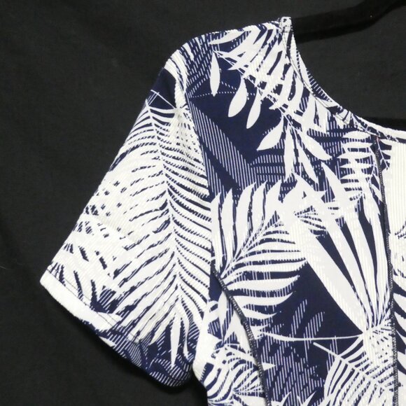 SAMI & JO | large | Navy & White Floral Pattern Short Sleeve Dress | Scoop Neck - Picture 11 of 16